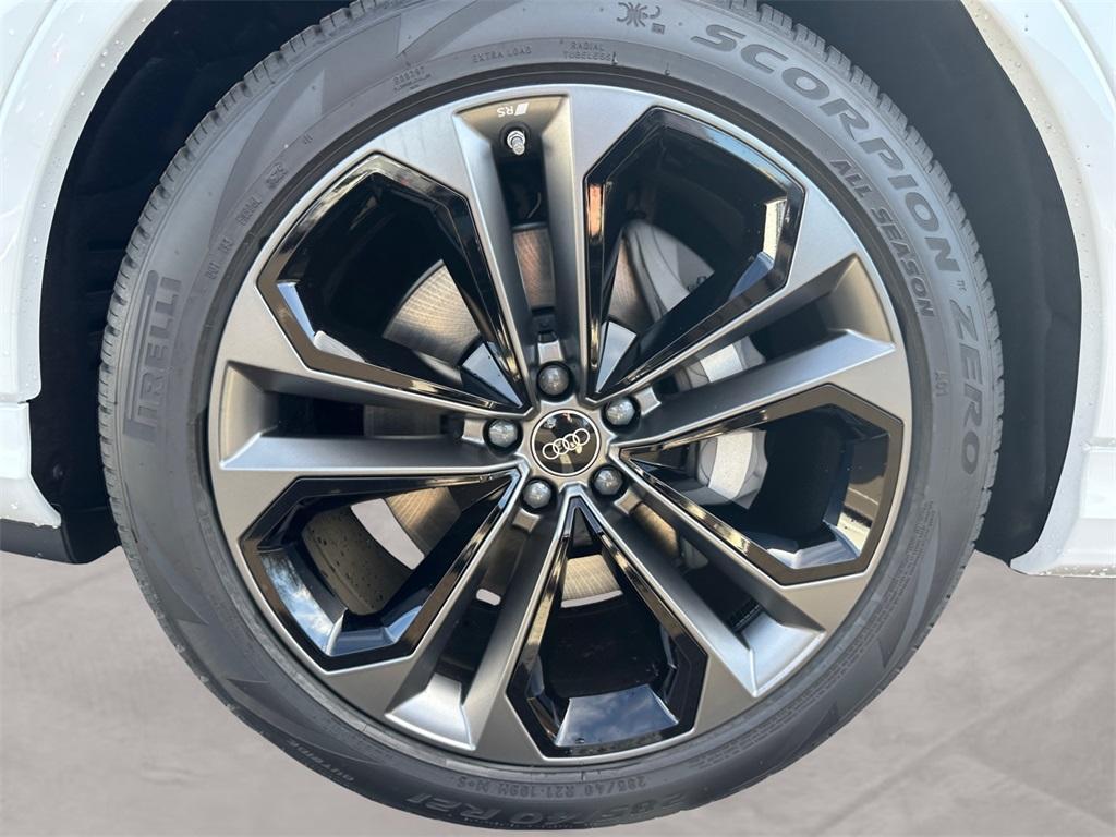 new 2026 Audi Q7 car, priced at $78,445