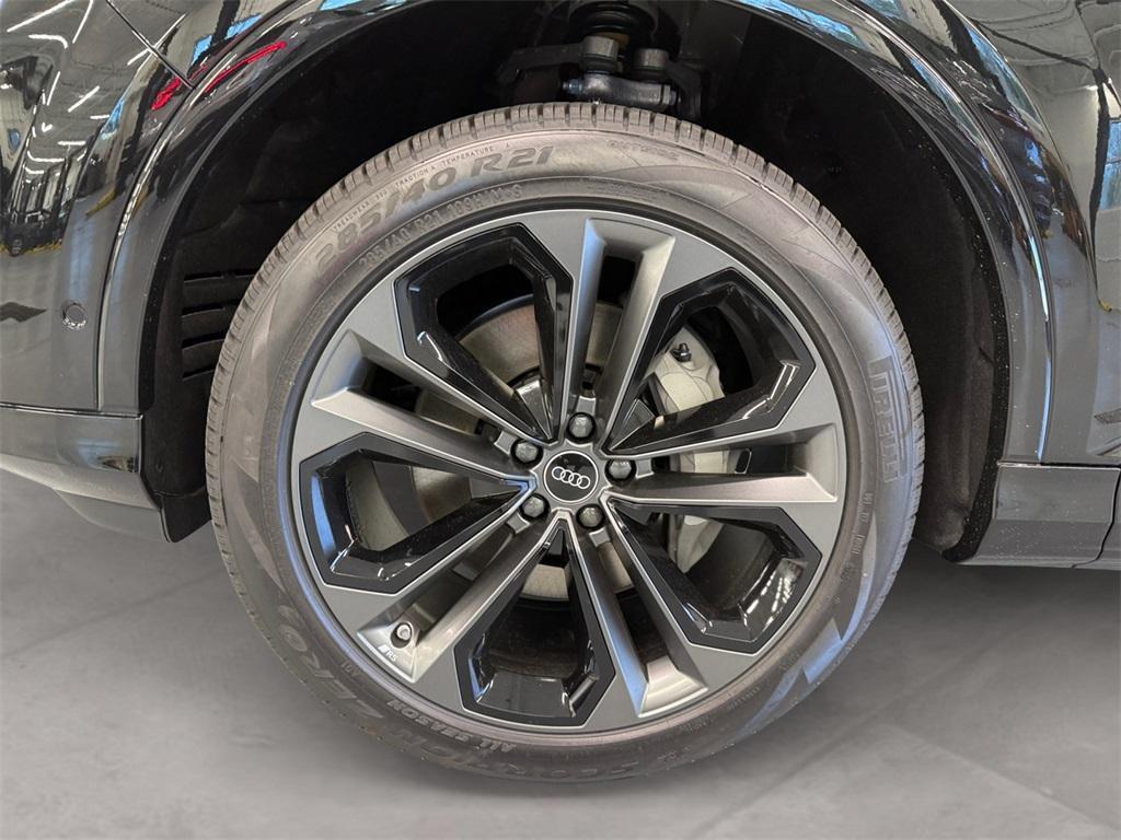 new 2025 Audi Q7 car, priced at $77,880