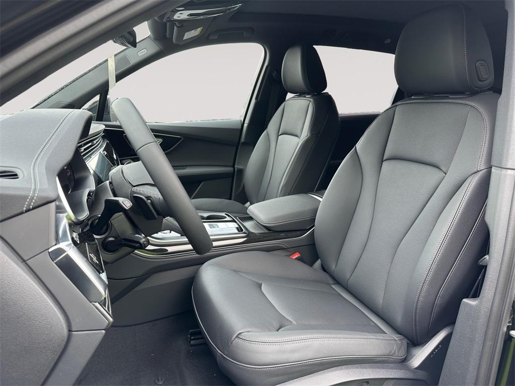 new 2025 Audi Q7 car, priced at $77,580
