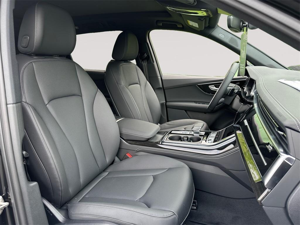 new 2025 Audi Q7 car, priced at $77,580