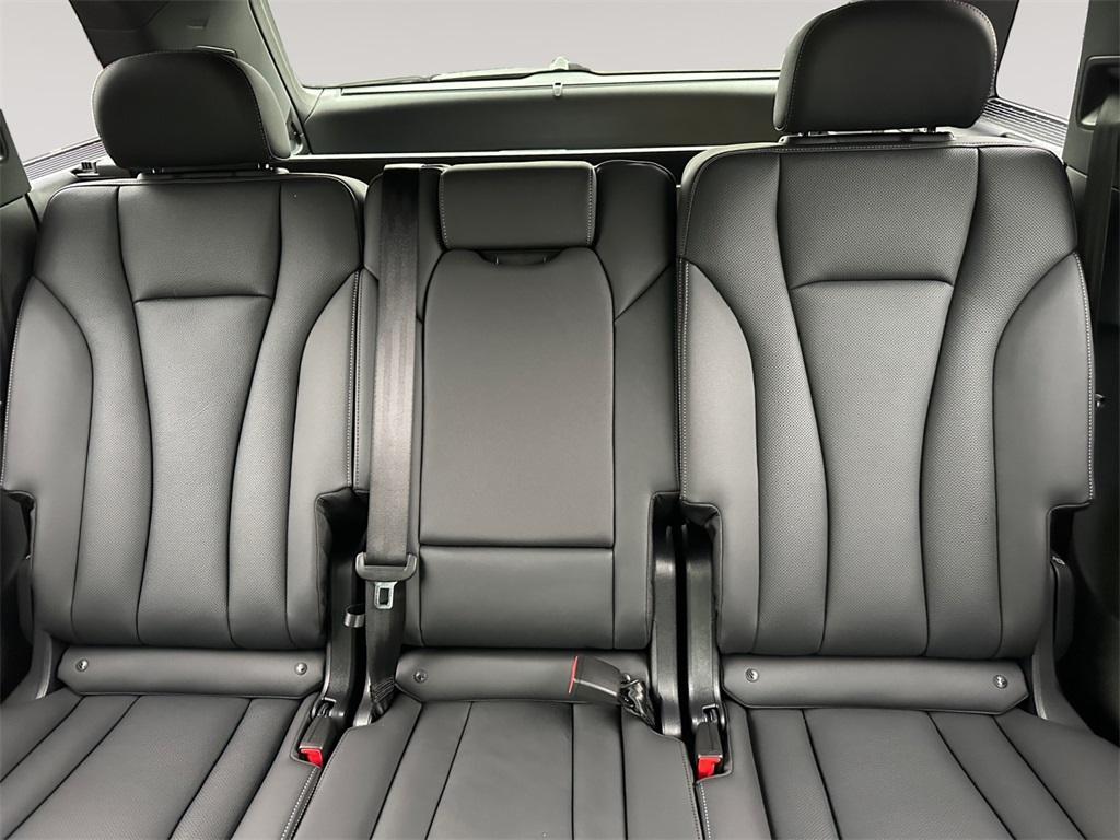 new 2025 Audi Q7 car, priced at $77,580