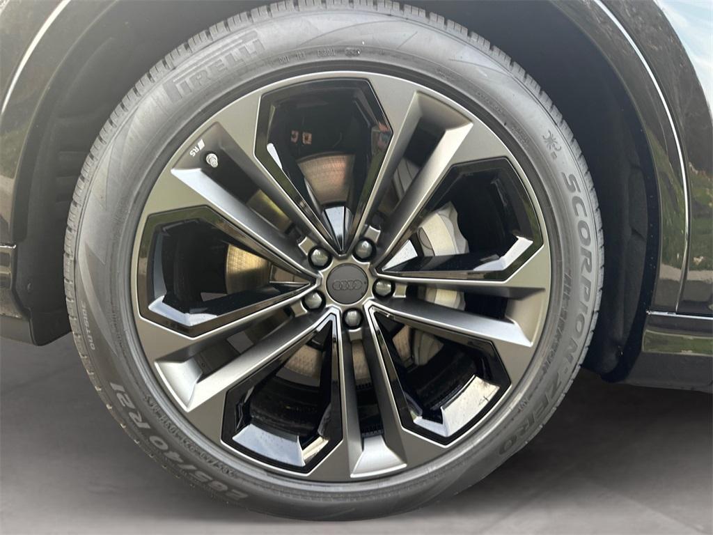 new 2026 Audi Q7 car, priced at $78,445