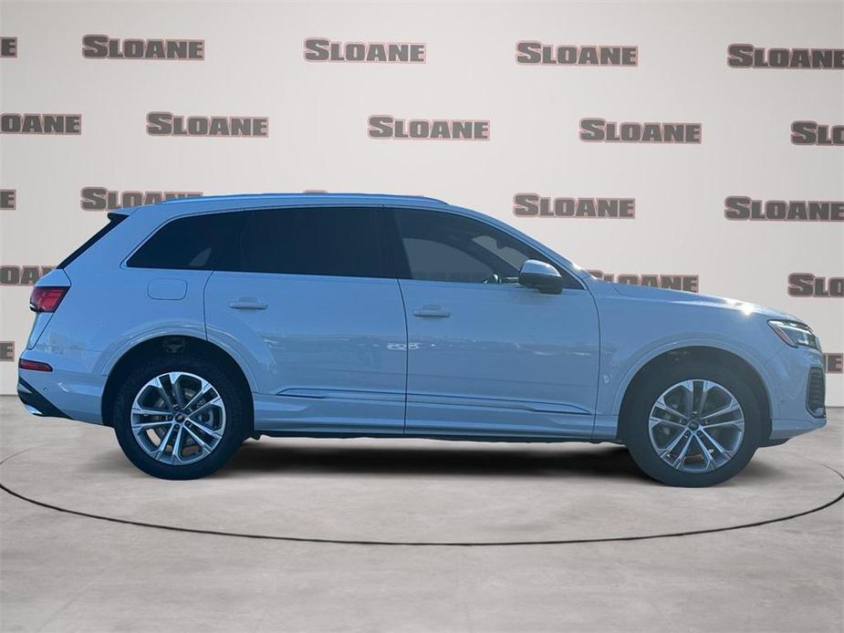 new 2025 Audi Q7 car, priced at $75,930