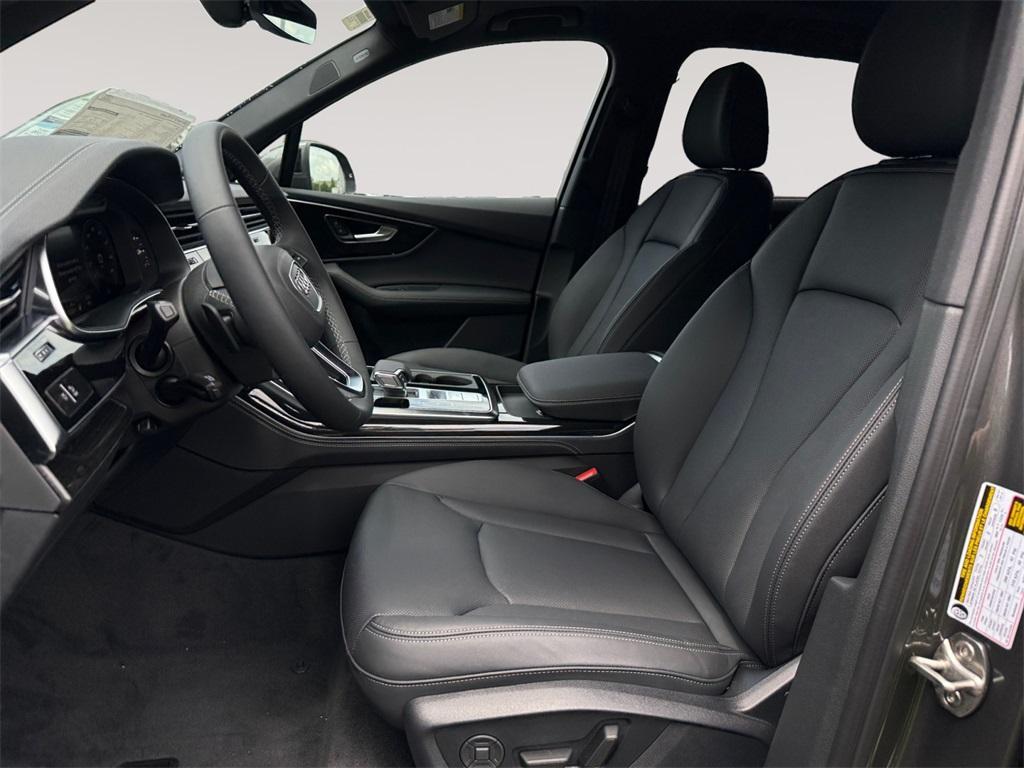 new 2025 Audi Q7 car, priced at $77,580