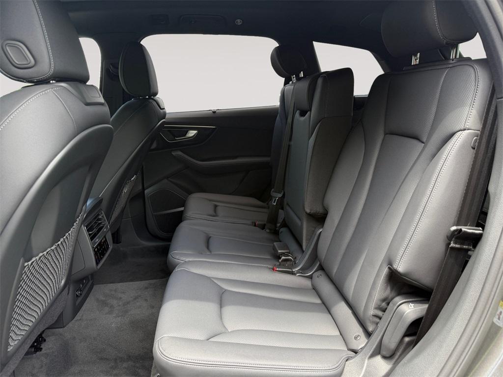 new 2025 Audi Q7 car, priced at $77,580