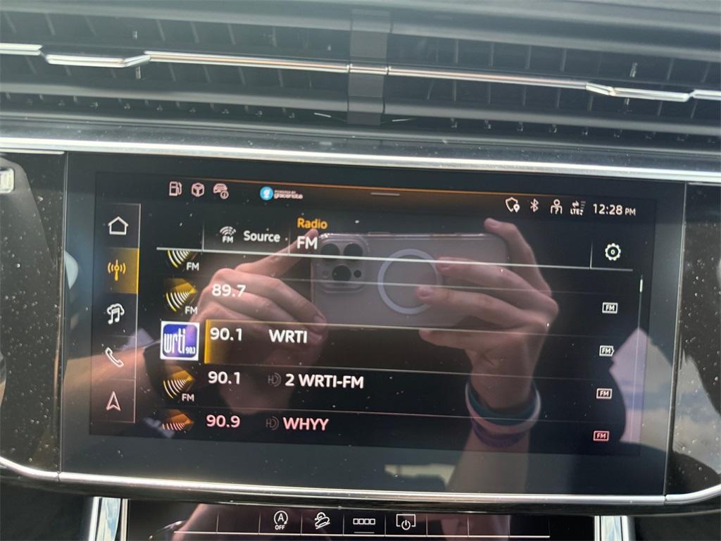 new 2025 Audi Q7 car, priced at $77,580