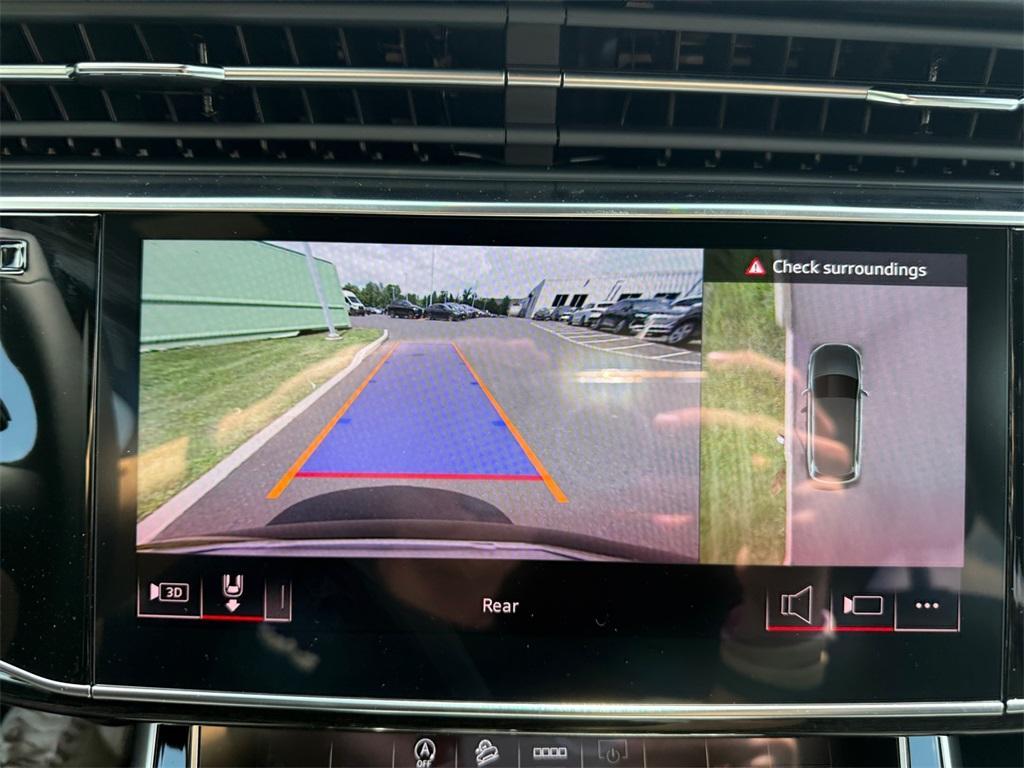 new 2025 Audi Q7 car, priced at $70,650
