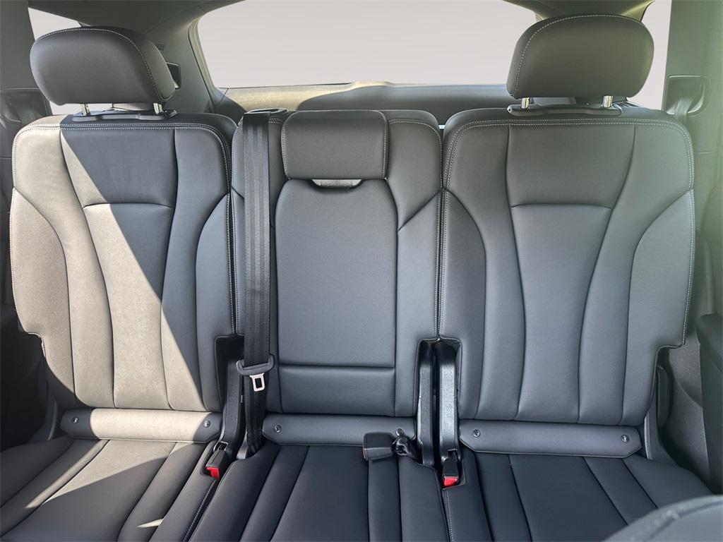 new 2025 Audi Q7 car, priced at $69,885