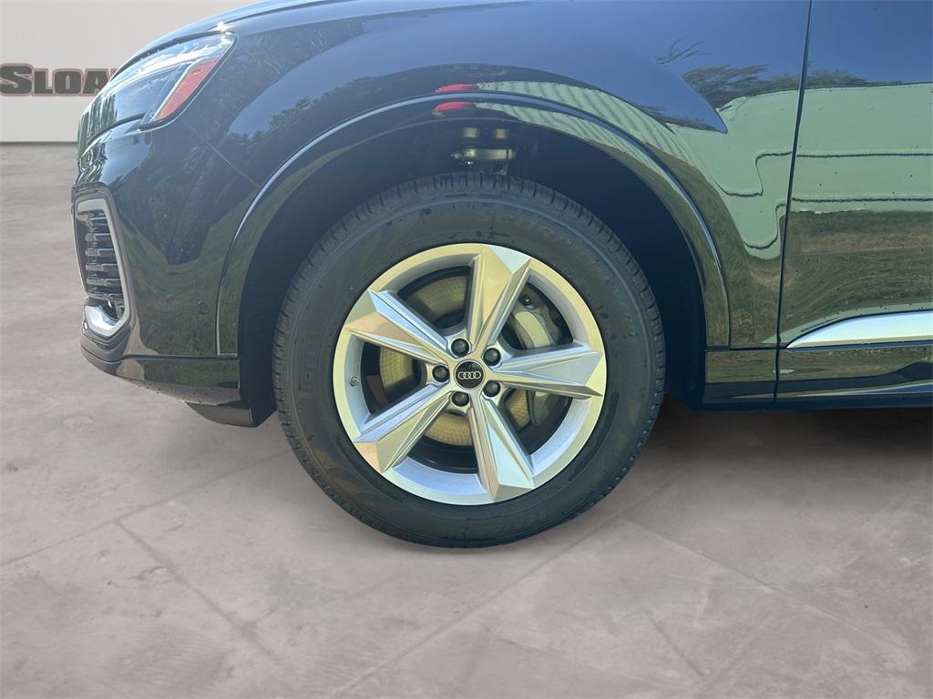 new 2025 Audi Q7 car, priced at $69,885