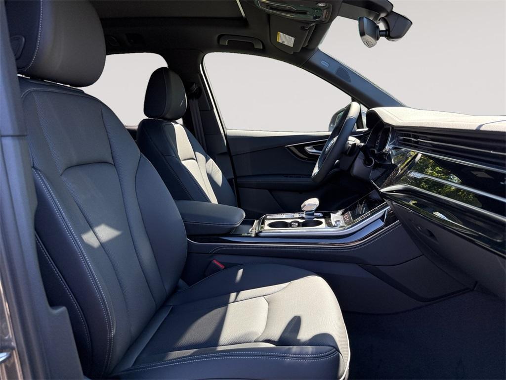 new 2025 Audi Q7 car, priced at $76,440