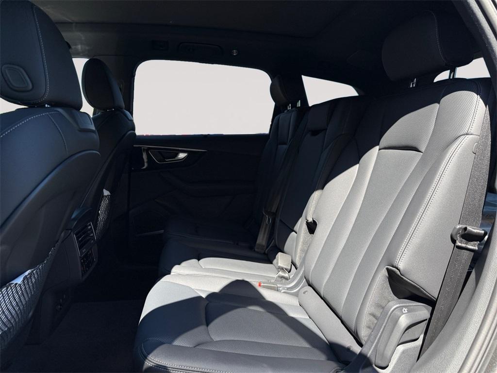 new 2025 Audi Q7 car, priced at $76,440
