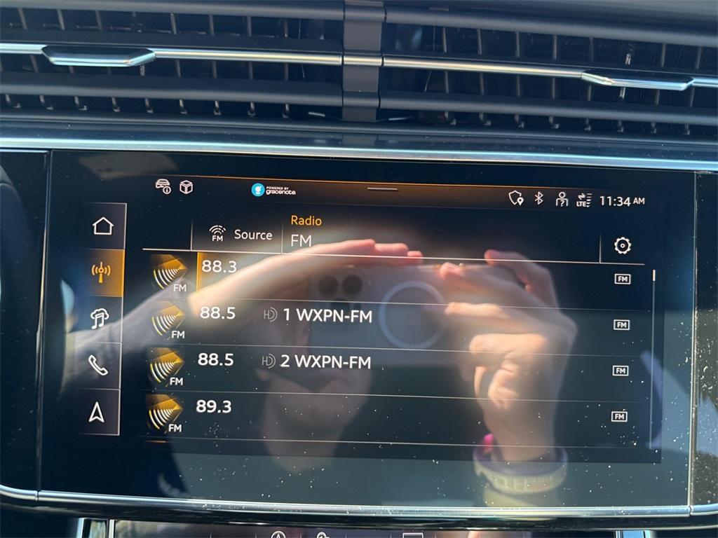 new 2025 Audi Q7 car, priced at $76,440