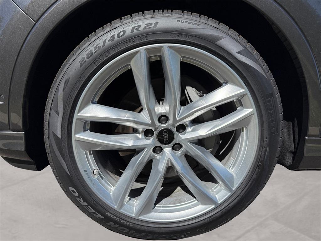 new 2025 Audi Q7 car, priced at $76,440