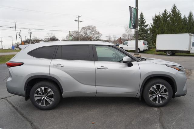 used 2023 Toyota Highlander car, priced at $38,999