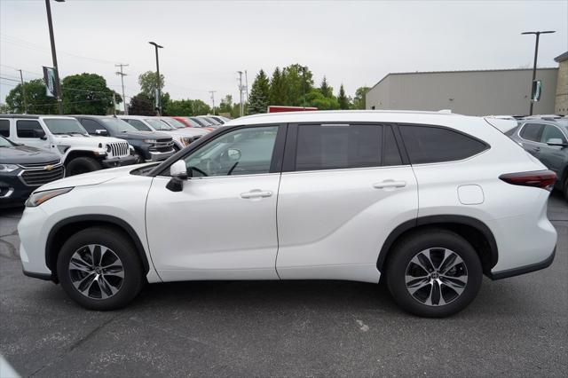 used 2024 Toyota Highlander car, priced at $41,899