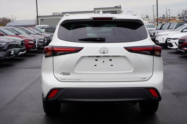 used 2024 Toyota Highlander car, priced at $41,899