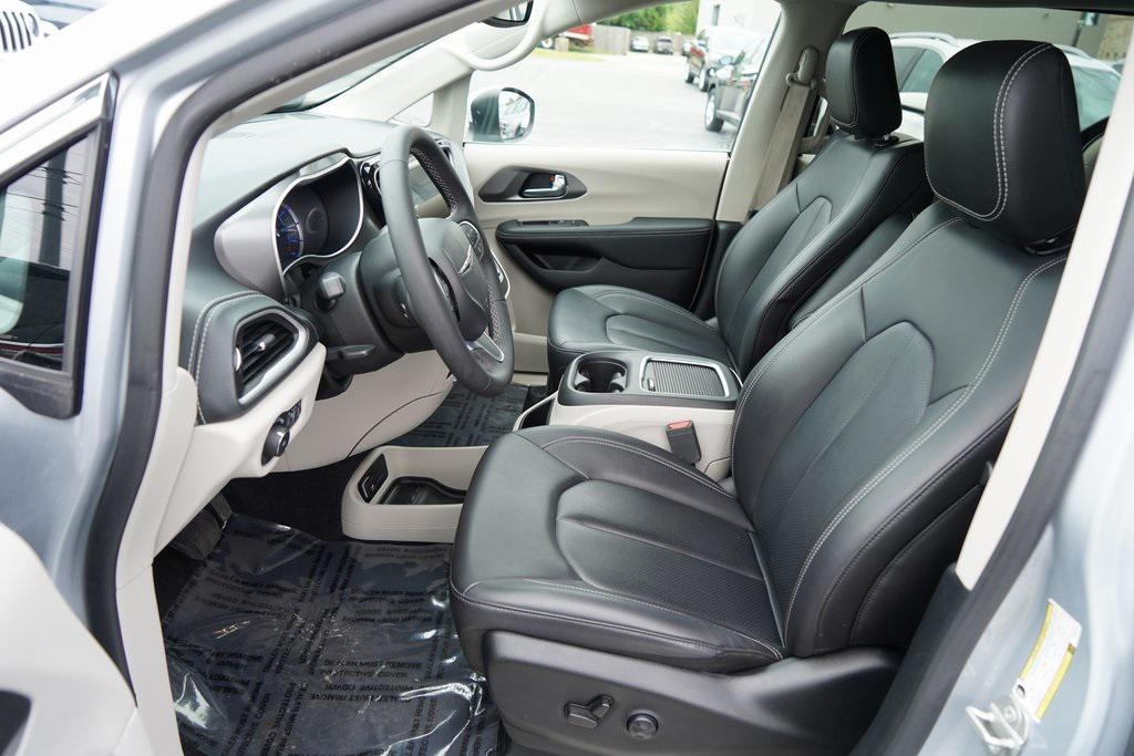used 2023 Chrysler Pacifica Hybrid car, priced at $28,628