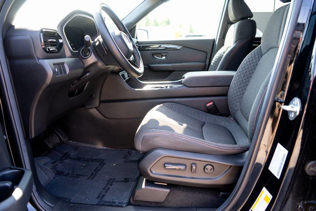 used 2025 Honda Pilot car, priced at $39,495