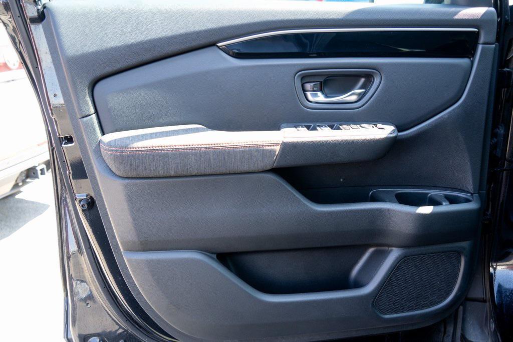 used 2025 Honda Pilot car, priced at $39,495