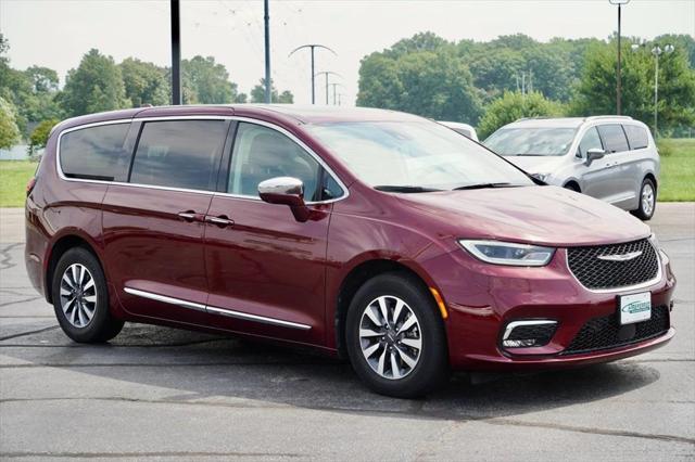 used 2022 Chrysler Pacifica Hybrid car, priced at $27,379