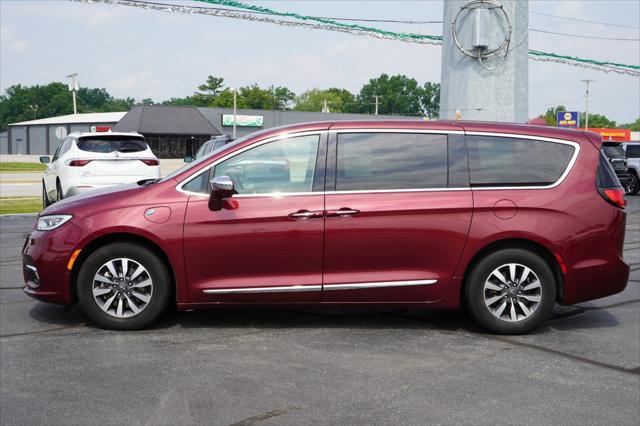 used 2022 Chrysler Pacifica Hybrid car, priced at $27,693