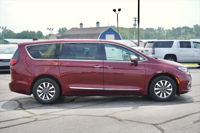 used 2022 Chrysler Pacifica Hybrid car, priced at $27,693