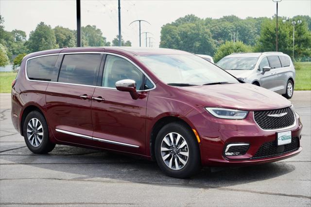 used 2022 Chrysler Pacifica Hybrid car, priced at $27,693