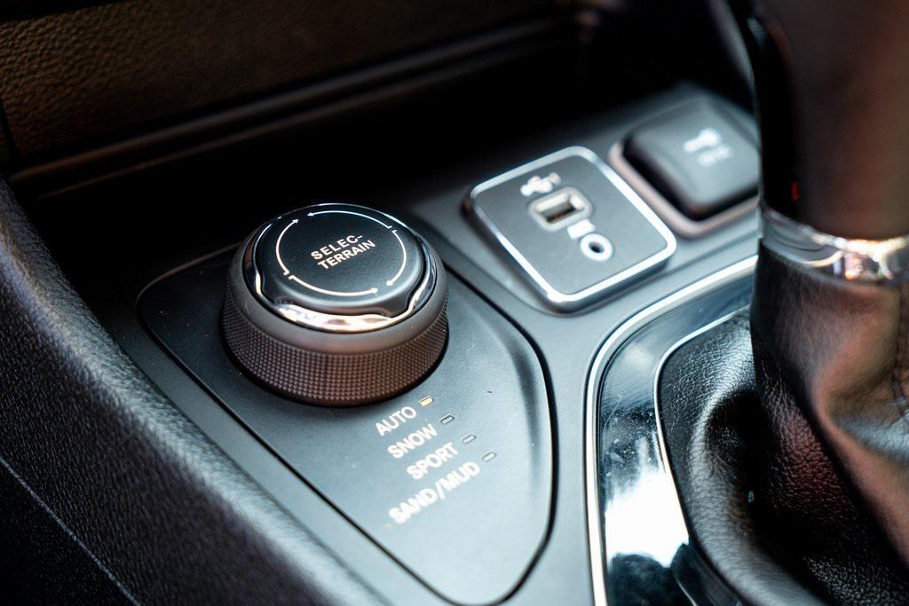 used 2020 Jeep Cherokee car, priced at $20,125