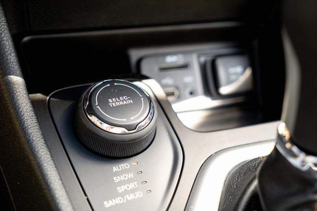 used 2016 Jeep Cherokee car, priced at $15,998