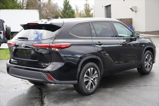 used 2022 Toyota Highlander car, priced at $35,229