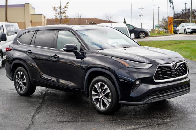 used 2022 Toyota Highlander car, priced at $35,229