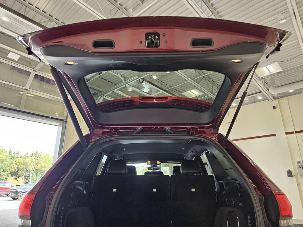used 2017 Jeep Grand Cherokee car, priced at $16,895