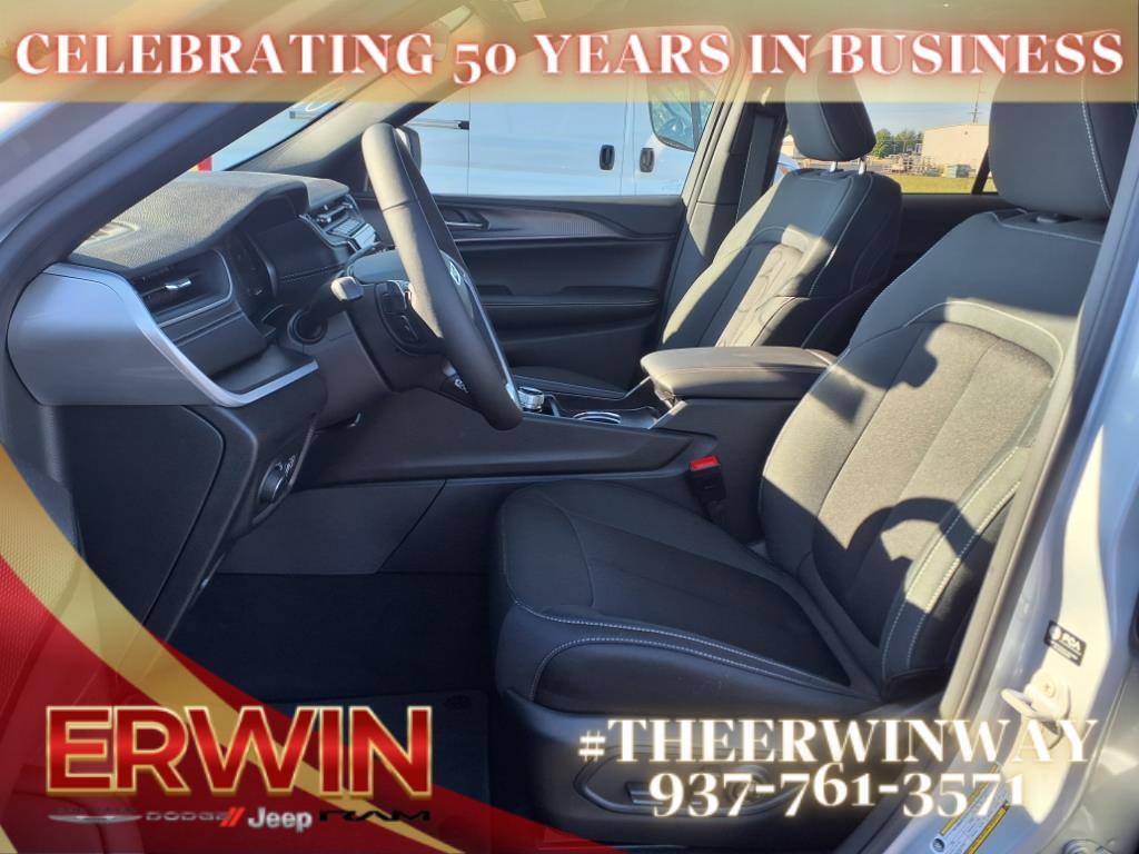 new 2025 Jeep Grand Cherokee car, priced at $40,673