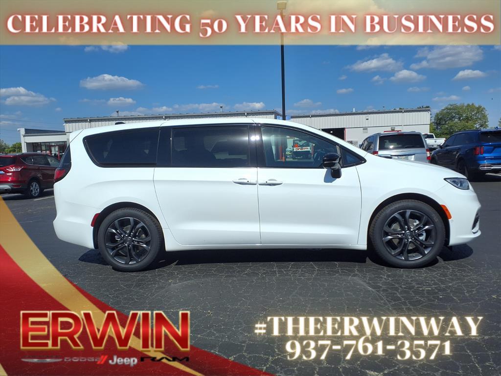 new 2026 Chrysler Pacifica car, priced at $43,349