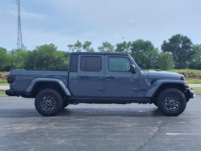 new 2024 Jeep Gladiator car, priced at $43,171