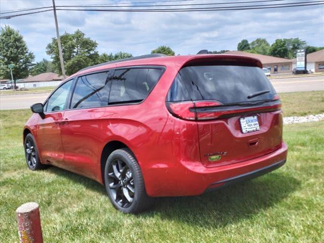 new 2024 Chrysler Pacifica car, priced at $48,189