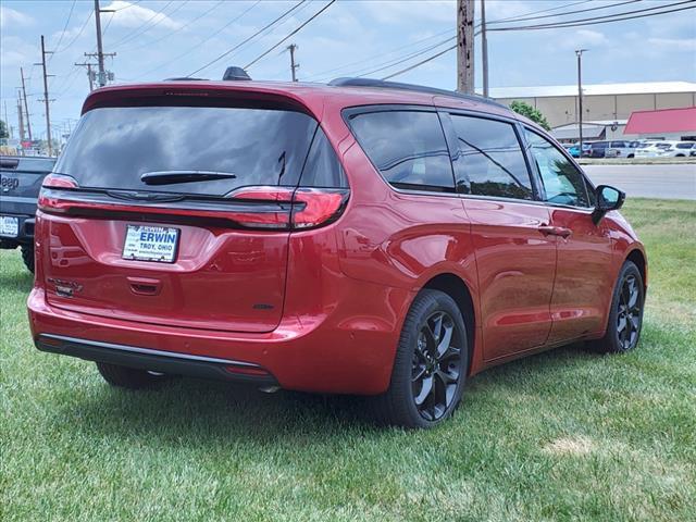 new 2024 Chrysler Pacifica car, priced at $48,189