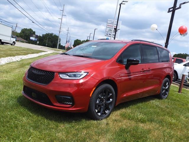 new 2024 Chrysler Pacifica car, priced at $48,189