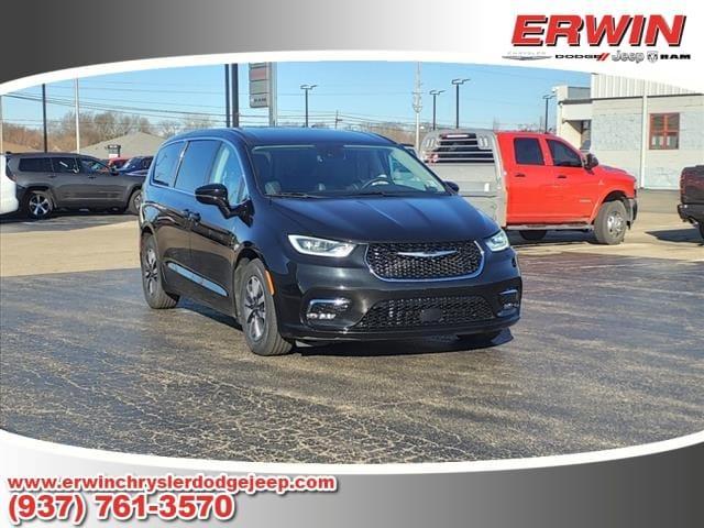 used 2022 Chrysler Pacifica Hybrid car, priced at $26,998