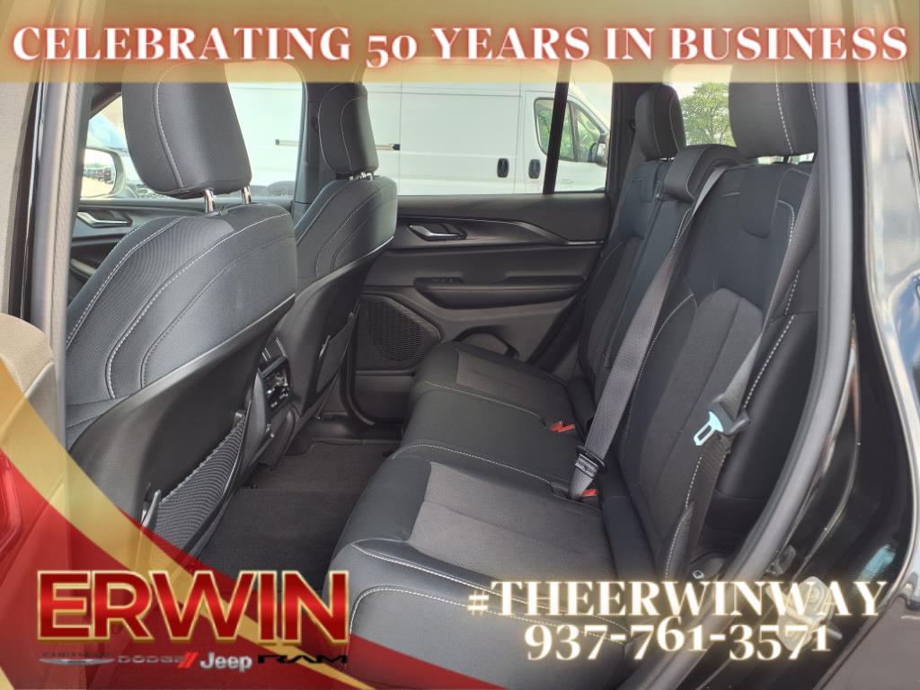 new 2025 Jeep Grand Cherokee car, priced at $37,673