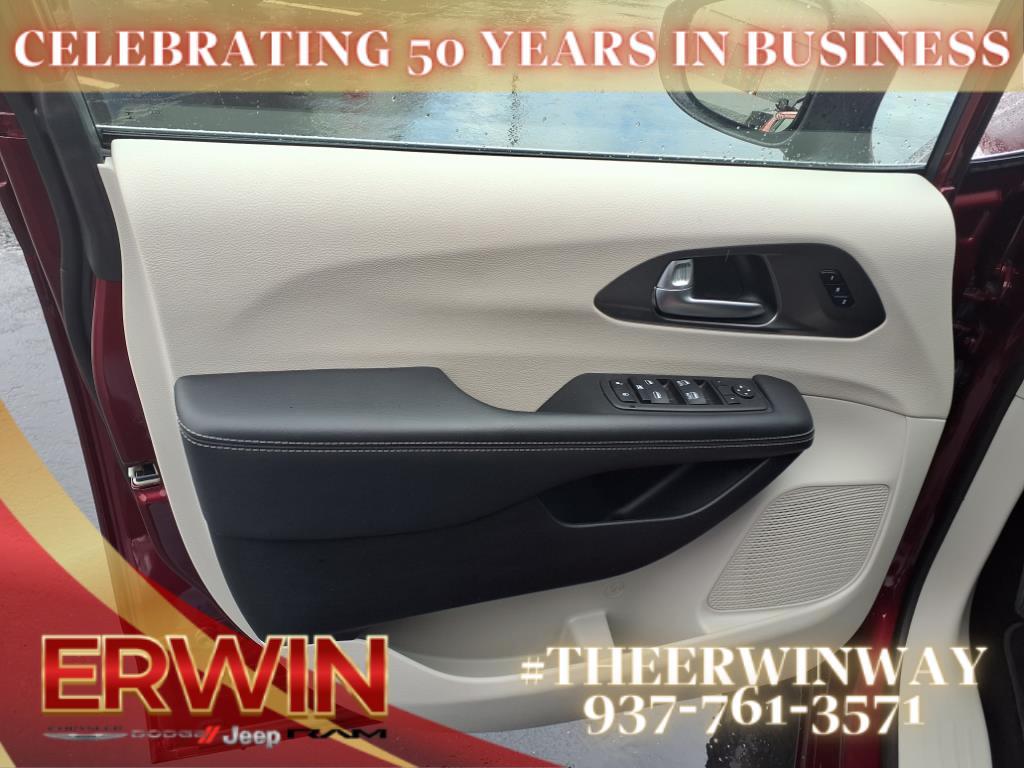 used 2023 Chrysler Pacifica car, priced at $25,998