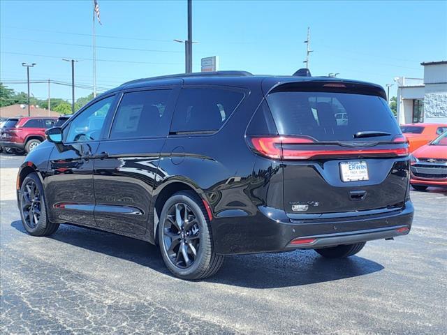 new 2024 Chrysler Pacifica car, priced at $45,748