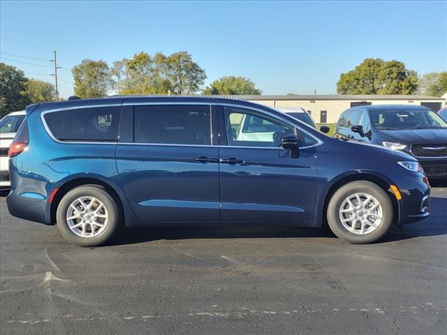 new 2025 Chrysler Pacifica car, priced at $45,920