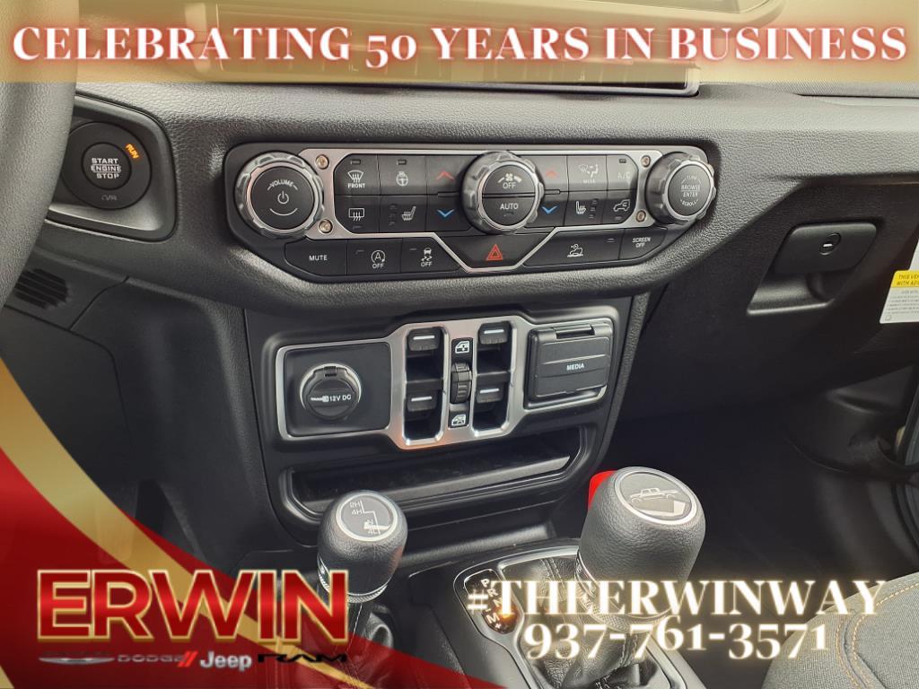 new 2025 Jeep Gladiator car, priced at $45,170