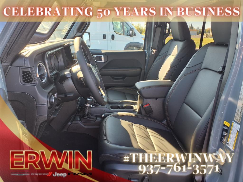 new 2025 Jeep Gladiator car, priced at $45,619