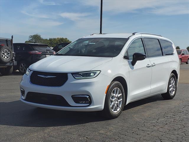 new 2024 Chrysler Pacifica car, priced at $43,360