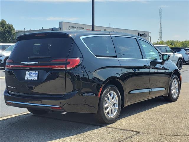 new 2024 Chrysler Pacifica car, priced at $43,360