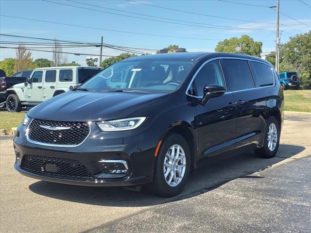 new 2024 Chrysler Pacifica car, priced at $43,360