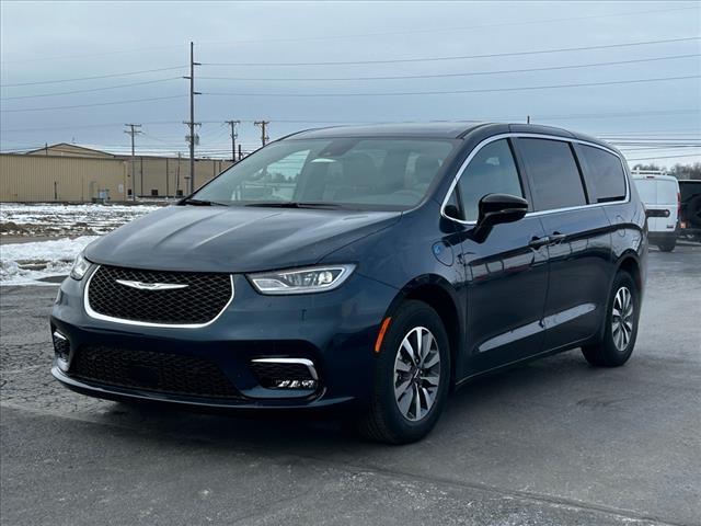 new 2025 Chrysler Pacifica Hybrid car, priced at $45,489