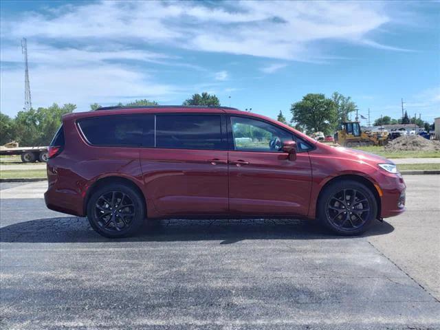 used 2021 Chrysler Pacifica car, priced at $34,998